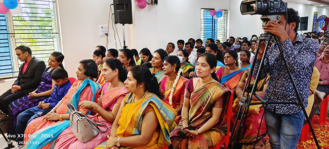 Large gathering join in celebrating the Birthday 2022 of Bro Andrew Richard with grandnuer at Prayer Centre, Budigere in Bangalore on July 17th along with large devotees and members of Grace Ministry.